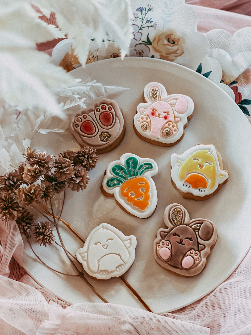 Bella & Lace makes Easter Cookies!